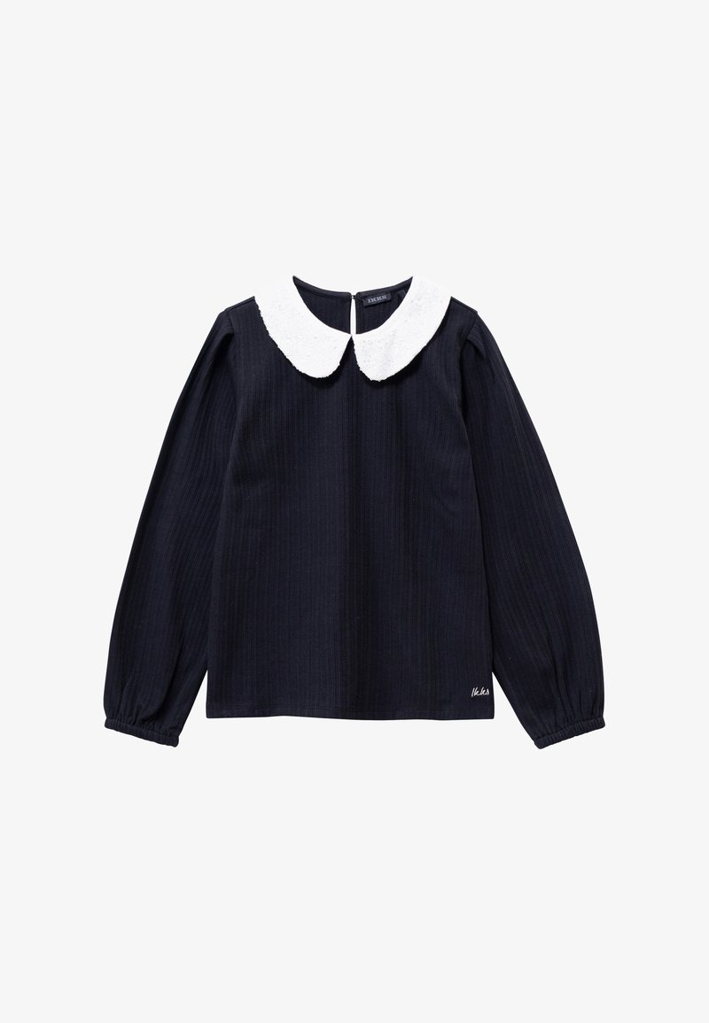 Maglietta a maniche lunghe di colore blu navy con tessuto a trama, dotata di un collo Peter Pan in pizzo bianco e polsini elastici. Chiusura sul retro con dettaglio a occhiello.
