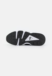 Nike Sportswear AIR HUARACHE - Sapatilhas - white/black/electro purple