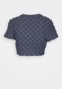 KATHRIN - Apdrukāts T-krekls - dark blue denim