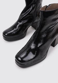 Sandra Fontán Botines con plataforma - black