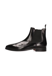 Schwarze Leder-Stiefelette mit glatter Oberfläche, elastischen seitlichen Einsätzen, einer stabilen Sohle und einem leichten Absatz. Verfügt über dezente Markenkennzeichnung am Absatz.