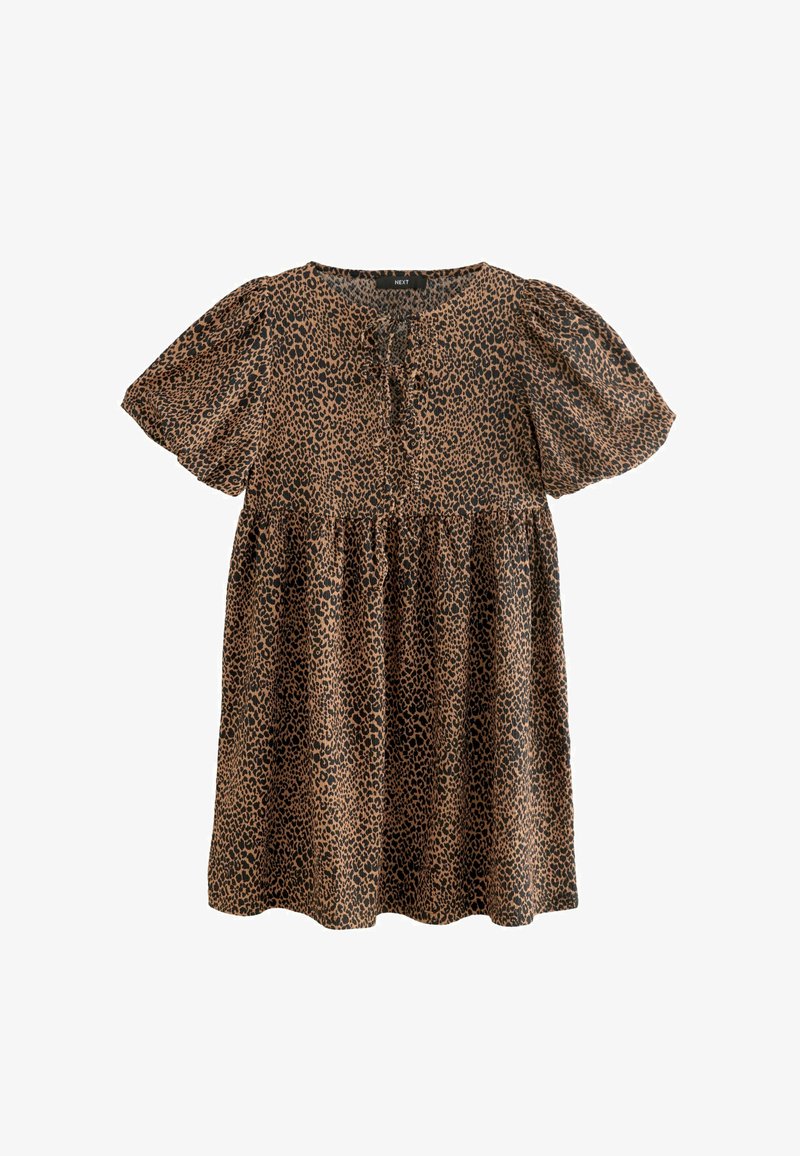 Sukienka w panterkę z krótkimi bufkami, okrągłym dekoltem i marszczoną talią. Wykonana z lekkiego materiału o gładkiej fakturze.