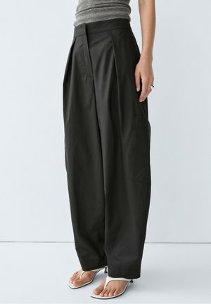 Massimo Dutti BARREL FIT CARGO PANTS - Stoffhose - black