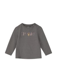 Grijze lange mouwen shirt van zacht materiaal met de tekst "circus" en een kleine leeuwafbeelding, met knoopaccenten op de schouder.