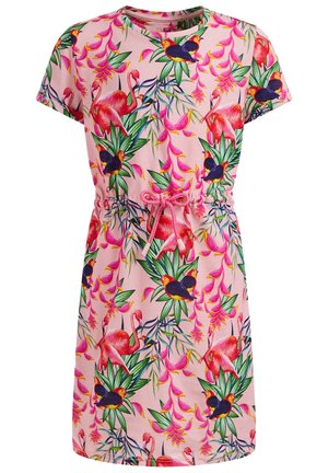 Pink kortærmet kjole med tropisk tryk af flamingoer, farverige fugle, grønne blade og pink blomster, med knyttet taljesnøre.