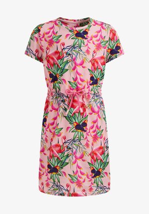 Pink kortærmet kjole med tropisk tryk af flamingoer, farverige fugle, grønne blade og pink blomster, med knyttet taljesnøre.