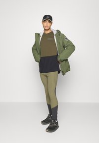 Norrøna SENJA EQUALISER LIGHTWEIGHT - Camiseta deportiva - olive