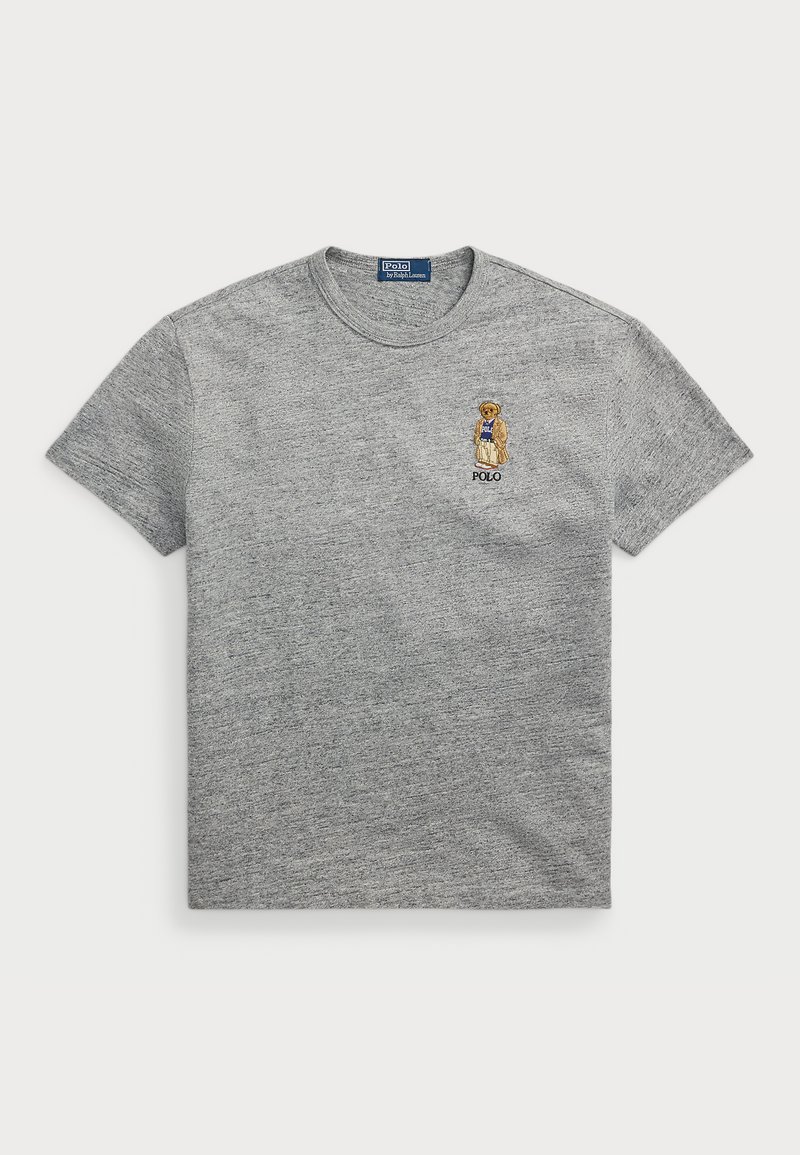 Szürke pamut póló, kerek nyakkal, rövid ujjal, bal mellen bocs grafikával és "Polo" hímzéssel.