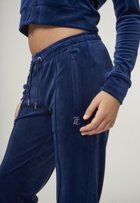 Juicy Couture TINA TRACK PANT - Treningo apatinė dalis - blue depths