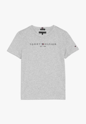 Graues Baumwoll-T-Shirt mit dem Text "TOMMY HILFIGER EST. 1985" in Schwarz, sowie einem kleinen Logo-Akzent am linken Ärmel. Rundhalsausschnitt.
