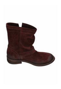 Burgunderfarbene Wildleder-Stiefelette mit einem lässigen Design, niedrigem, gestapeltem Absatz und einem gestickten Banddetail um den Knöchel für zusätzlichen Textur.