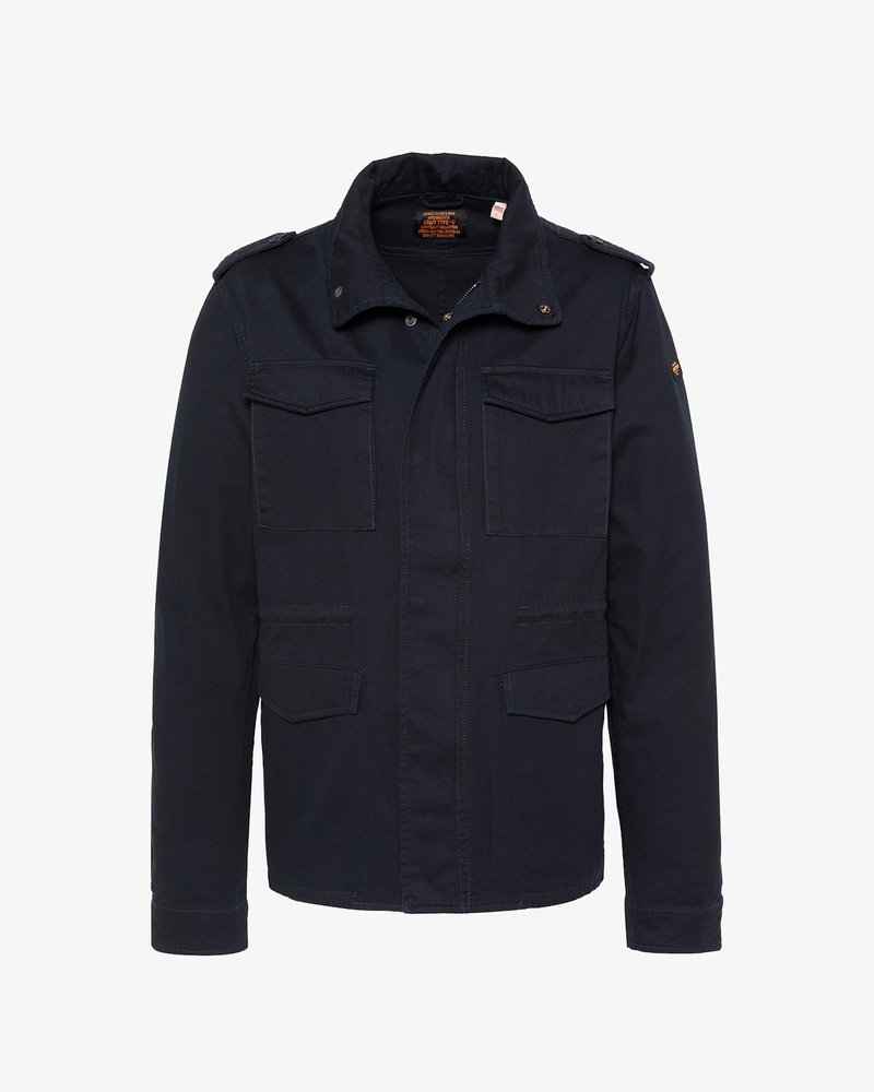 Mørkeblå militærinspireret jakke med fire forlommer med klap, skulderstropper og lynlås samt trykknapper foran.