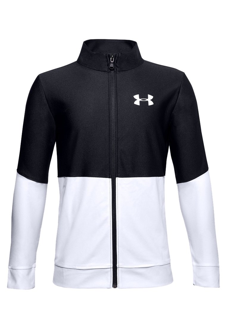 Chaqueta deportiva en blanco y negro con cuello alto, cremallera completa, fabricada en un material suave y elástico; cuenta con el logo en la parte superior izquierda.