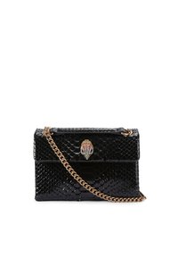 Borsa in pelle di serpente nera con tracolla in metallo dorato, caratterizzata da un emblema decorativo colorato sulla parte anteriore. Forma rettangolare con finitura lucida.