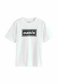 Witte katoenen T-shirt met korte mouwen en een ronde hals, met een zwart rechthoekig grafisch ontwerp met de tekst "oasis" in vetgedrukte witte letters.