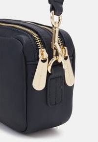 Tommy Hilfiger POPPY REFORM CAMERA BAG - Borsa a tracolla - space blue