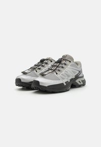 Salomon XT-WINGS 2 UNISEX - Tenisice - ghost gray/silver reflective/black