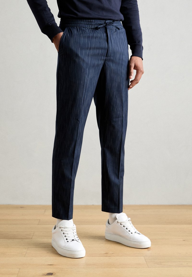 Scotch & Soda - FINCH PINSTRIPE - Trousers - night blue, Enlarge