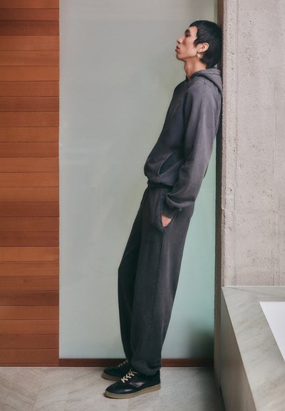 Han Kjøbenhavn REGULAR PANTS UNISEX - Tepláky - grey