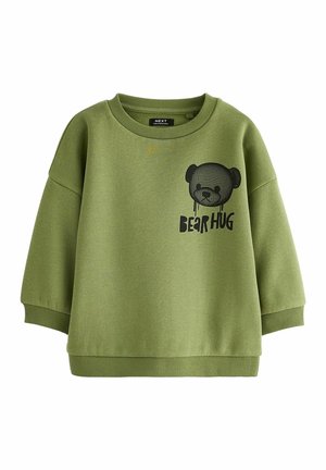 Sweat-shirt col rond vert olive avec poignets et ourlet côtelés, présentant un visage d'ours en peluche noir et le texte "BEAR HUG" sur le devant.