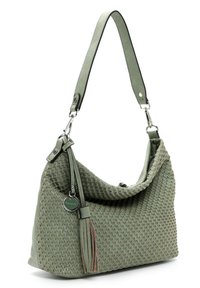 Zielona pleciona torba na ramię o gładkim wykończeniu, wyposażona w frędzlowy chwost, srebrne okucia oraz okrągły kształt.