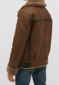 Stradivarius Chaqueta de cuero sintético - brown
