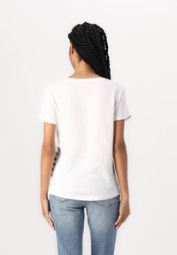 TOM TAILOR DENIM PRINTED SLUB - Triko s potiskem - white/mint