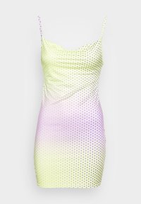 Vestido de cetim com alças spaghetti, apresentando um degradé do amarelo ao lavanda, decorado com bolinhas roxas e textura franzida.