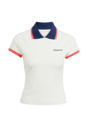 Polo shirt blanc avec col marine et accents corail. Il possède des manches courtes et un logo de marque brodé sur la poitrine gauche. Fabriqué en coton.