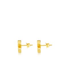 Orecchini a stud in oro con design rigato, caratterizzati da una finitura lucida e una chiusura a farfalla sicura. Forma rotonda e dettagli della superficie lucida.