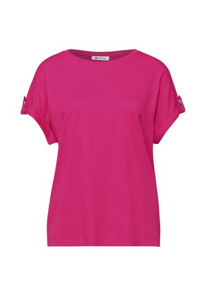 Kirkkaanpinkki lyhythihainen pusero pyöreällä pääntiellä ja napillisella läpällä käännetyissä hihoissa, valmistettu kevyestä kankaasta.