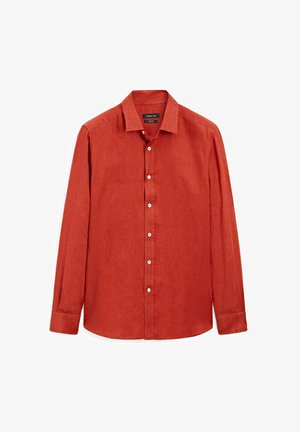 Rotes Leinenhemd mit langen Ärmeln und Kragen, mit einer knopfartigen Vorderseite und weißen Knöpfen. Glatte Textur, strukturierte Passform.