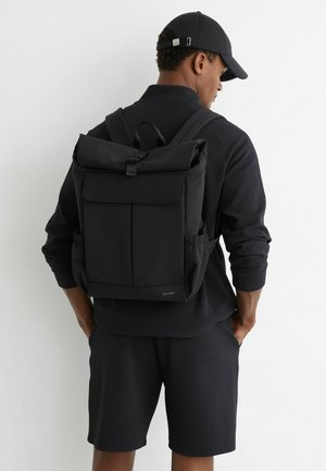 Reiss, PASCAL TECHNICAL ROLL-TOP BACKPACK . - Batoh - navy
