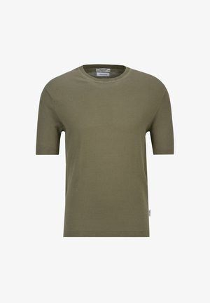 Olivgrünes Kurzarm-Baumwoll-T-Shirt mit Rundhalsausschnitt und kleinem weißem Seitenetikett auf schlicht weißem Hintergrund.