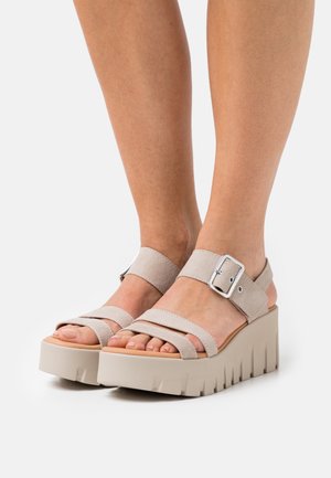 Tamaris, Sandales à plateforme - taupe