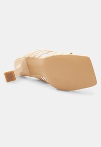 Bata Muiltjes met hak - beige