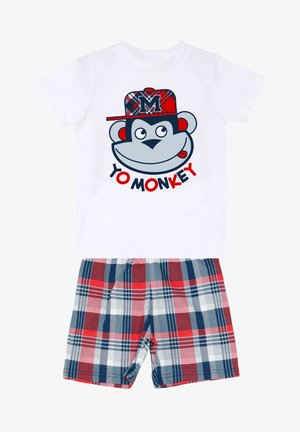 Hvid T-shirt med en abe-grafik, der bærer en ternet kasket. Matcher med ternede shorts i røde, blå og grå nuancer med elastisk taljebånd.