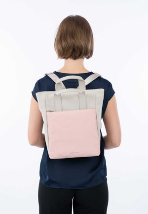 Zaino Emily & Noah Bettina 64543 Donna - Nylon Bicolore, Con Cerniera, Tracolla Regolabile Staccabile, Vegan, Certificato PETA, Design Pratico E Alla Moda