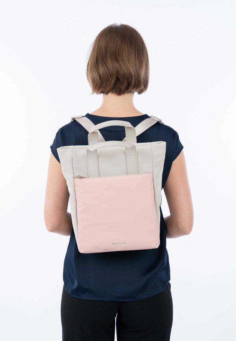 Zaino Emily & Noah Bettina 64543 Donna - Nylon Bicolore, Con Cerniera, Tracolla Regolabile Staccabile, Vegan, Certificato PETA, Design Pratico E Alla Moda