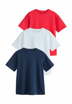 Tre ensfarvede T-shirts med korte ærmer og rund hals i rød, hvid og marineblå, arrangeret overlappende på en hvid baggrund.
