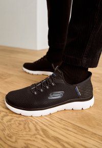 SUMMITS - Sneakers - black