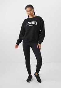 Stronger COMFY  - Pusa - black