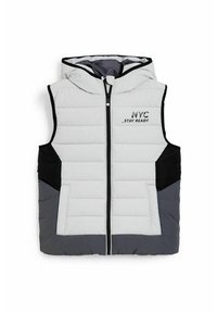 Jasnoszara bezrękawnik z wypełnieniem, z kapturem, czarnymi i ciemnoszarymi panelami bocznymi, zamkiem na przodzie oraz napisem "NYC _STAY READY" na klatce piersiowej.