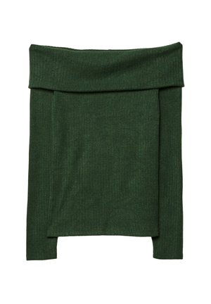 Mørkegrøn off-shoulder ribstrikket sweater med lange ærmer og foldet halsrigning. Blød tekstur og tætsiddende design.