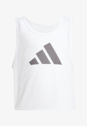 Hvid ærmeløs sportsvest i mesh med tre sorte diagonale striber som logo på frontens midte.