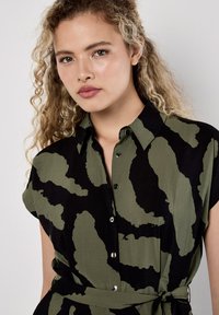 Apricot PAINTERLY ZEBRA PRINT - Blousejurk - khaki