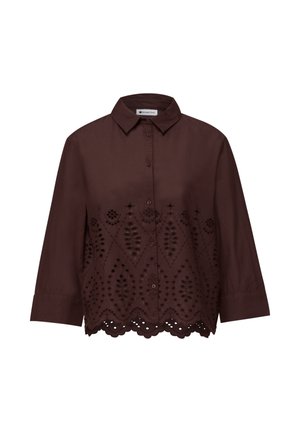 Chemisier marron foncé à boutons, manches longues, ourlet festonné et motifs floraux ajourés sur le bas devant et les bords.