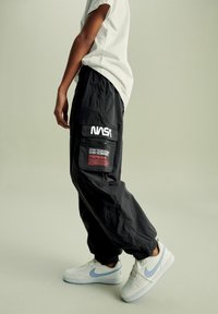 Next NASA -REGULAR FIT - Kapsáče - black