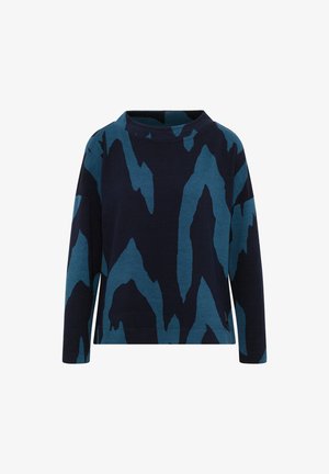 Dunkelblauer Pullover mit großem türkisfarbenen abstrakten Muster, stofflich strukturiert mit feinen Streifen, mit weitem Rundhalsausschnitt und Drei-Viertel-Ärmeln.