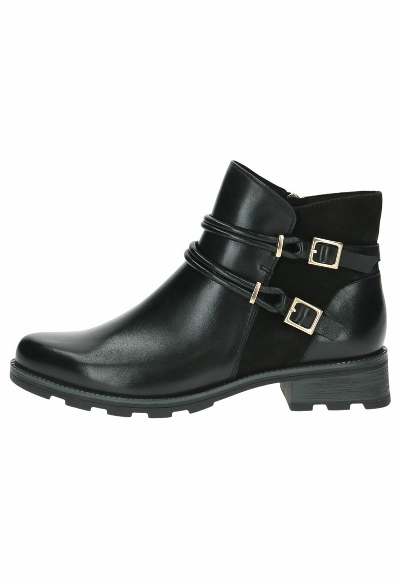 Botas negras hasta el tobillo, hechas de cuero suave y ante. Presentan dos correas decorativas con hebillas doradas y un tacón bajo tipo bloque. Suela texturizada.